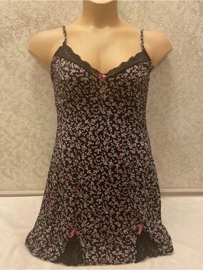 Marilyn Monroe Black Floral Lace Trim Chemise with Pink Accents